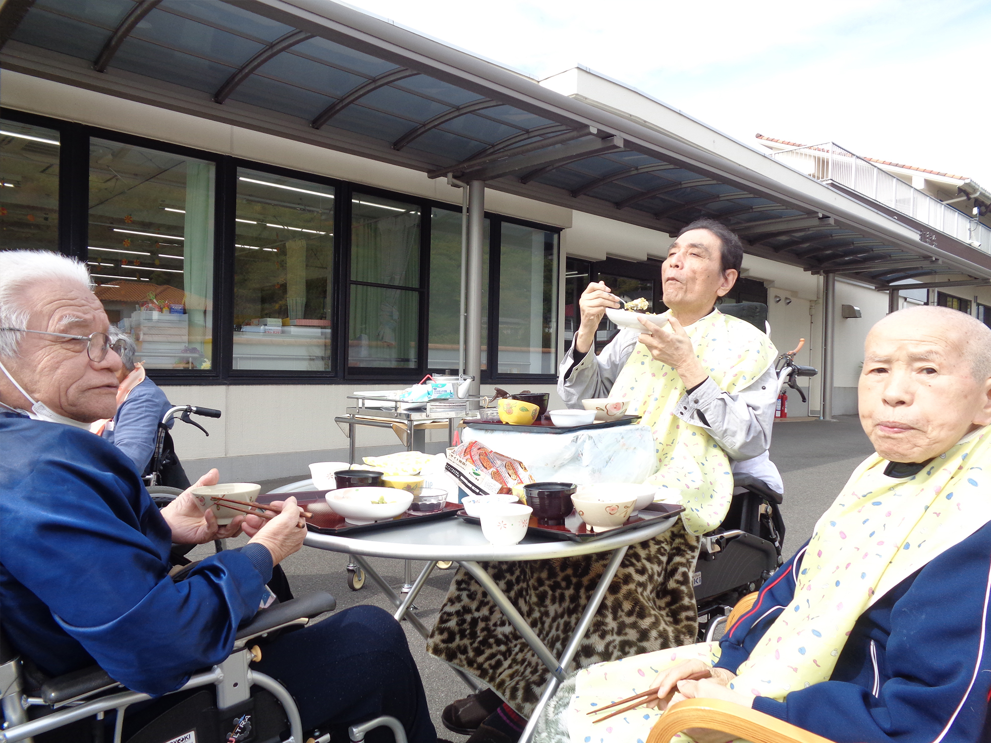 お外でランチ　～通所～